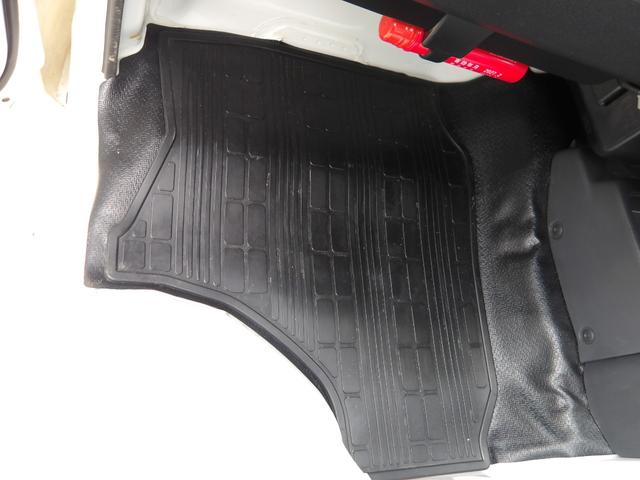 キャリイトラック KCエアコン・パワステ ワンオーナー車・4WD車・エアコン・パワーステアリング・荷台ゴムマット・ヘッドライトレベライザー・横滑り防止・フロントメッキグリル・車検9年7月・取説&保証書&記録簿・キー2個(49枚目)