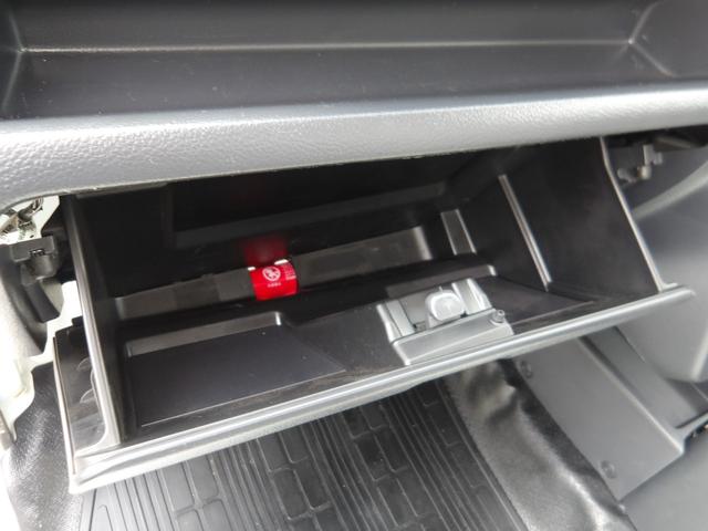 キャリイトラック KCエアコン・パワステ ワンオーナー車・4WD車・エアコン・パワーステアリング・荷台ゴムマット・ヘッドライトレベライザー・横滑り防止・フロントメッキグリル・車検9年7月・取説&保証書&記録簿・キー2個(50枚目)