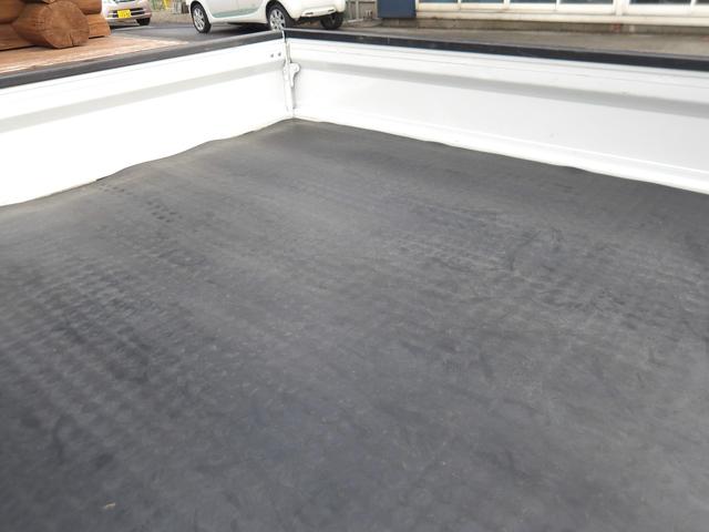 キャリイトラック KCエアコン・パワステ ワンオーナー車・4WD車・エアコン・パワーステアリング・荷台ゴムマット・ヘッドライトレベライザー・横滑り防止・フロントメッキグリル・車検9年7月・取説&保証書&記録簿・キー2個(59枚目)