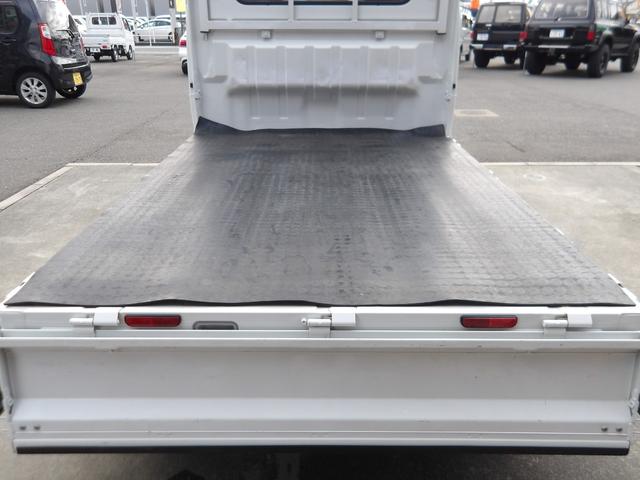 キャリイトラック KCエアコン・パワステ ワンオーナー車・4WD車・エアコン・パワーステアリング・荷台ゴムマット・ヘッドライトレベライザー・横滑り防止・フロントメッキグリル・車検9年7月・取説&保証書&記録簿・キー2個(62枚目)