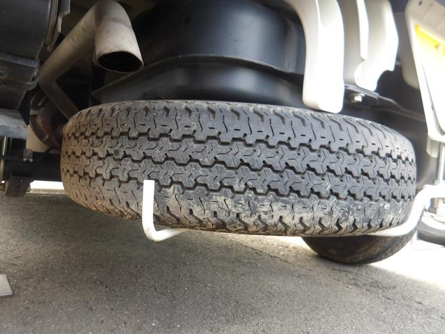 キャリイトラック KCエアコン・パワステ ワンオーナー車・4WD車・エアコン・パワーステアリング・荷台ゴムマット・ヘッドライトレベライザー・横滑り防止・フロントメッキグリル・車検9年7月・取説&保証書&記録簿・キー2個(65枚目)