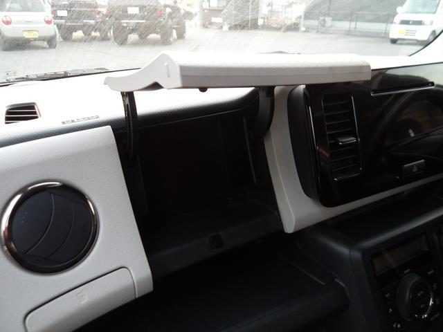 ����Ȃ̑O�ɂ̓O���[�u�{�b�N�X�����̏�ɂ̓C���X�g�A�b�p�[�{�b�N�X������A���[�X�y�[�X���[�����Ă��܂��I�I