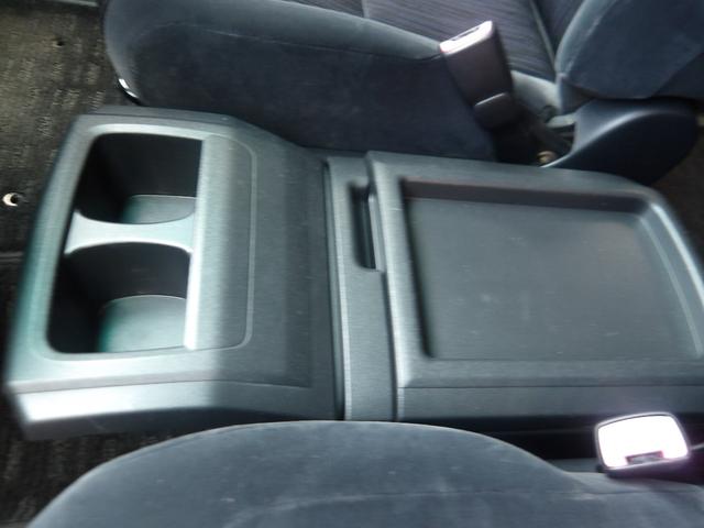 �Z���^�[�Ƀh�����N�o�[�ƃe�[�u����