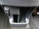 センターに収納するところも!深く広いので、車内の掃除道具などを収納するのにもってこいの収納BOXです!