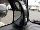 サイドアンダーミラー★車両の前方左側の低い位置を確認することができます。また、運転手は駐車時や狭い道路でのすれ違いの際にも便利です。標準装備なので視覚的なサポートとして非常に役立つアイテムです！