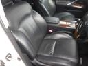身体をしっかりと支えるフロントシート。運転席まわりには十分なスペースがあるので大柄な方でもゆったり運転することができます！長距離運転しても疲れないですね★