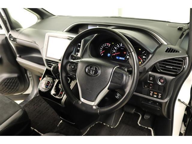 ヴォクシー ZS 煌III 1年保証 フルセグ メモリーナビ DVD再生 ミュージックプレイヤー接続可 バックカメラ 衝突被害軽減システム ETC 両側電動スライド LEDヘッドランプ ウオークスルー 乗車定員7人 フルエアロ(32枚目)