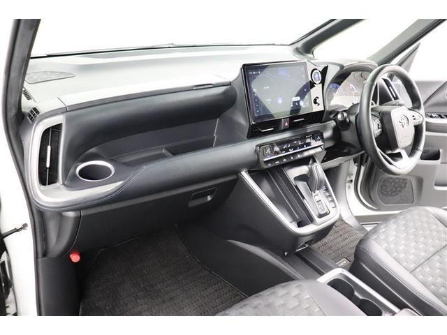 ヴォクシー ハイブリッドＳ－Ｚ　１年保証　フルセグ　メモリーナビ　ＤＶＤ再生　ミュージックプレイヤ接続可　後席モニター　オットマン　シートヒータ　全周囲カメラ　バックカメラ　衝突被害軽減システム　ＥＴＣ　両側電動スライド（22枚目）