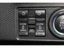 両側電動スライドドアはドアの直接操作以外にも運転席からのスイッチ操作やリモコン操作でも開閉が可能！狭い駐車場などでもドアの開閉が楽々・安心ですね！