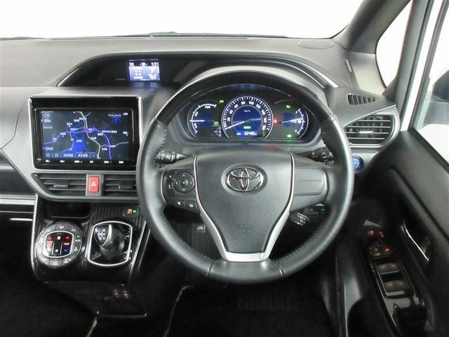 エスクァイア ハイブリッドＧｉプレミアムパッケジブラックテーラード　フルセグ　メモリーナビ　ＤＶＤ再生　バックカメラ　衝突被害軽減システム　ＥＴＣ　両側電動スライド　ＬＥＤヘッドランプ　乗車定員７人　３列シート　ワンオーナー　記録簿（5枚目）