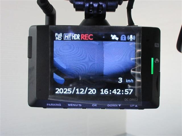 エスクァイア ハイブリッドＧｉプレミアムパッケジブラックテーラード　フルセグ　メモリーナビ　ＤＶＤ再生　バックカメラ　衝突被害軽減システム　ＥＴＣ　両側電動スライド　ＬＥＤヘッドランプ　乗車定員７人　３列シート　ワンオーナー　記録簿（27枚目）