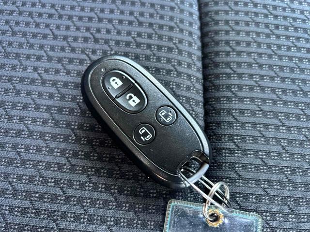 デリカＤ：２ Ｓ　ＥＴＣ　ナビ　ＴＶ　オートクルーズコントロール　衝突被害軽減システム　両側電動スライドドア　オートライト　ＨＩＤ　スマートキー　電動格納ミラー　ＣＶＴ　アルミホイール　ＣＤ　ＤＶＤ再生　ＵＳＢ（10枚目）