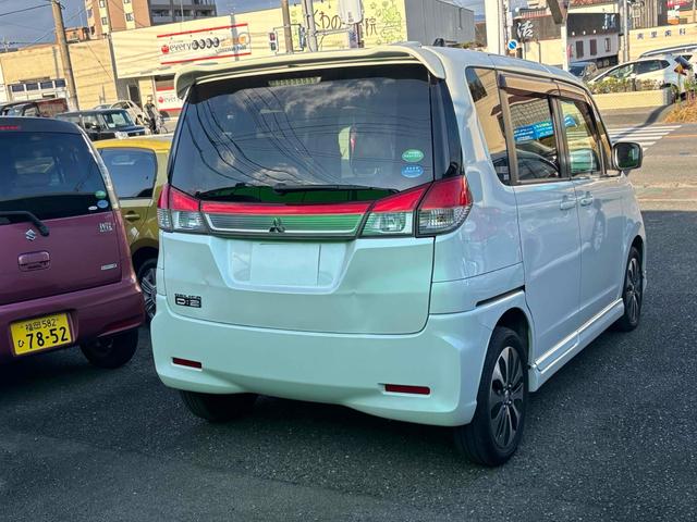 デリカＤ：２ Ｓ　ＥＴＣ　ナビ　ＴＶ　オートクルーズコントロール　衝突被害軽減システム　両側電動スライドドア　オートライト　ＨＩＤ　スマートキー　電動格納ミラー　ＣＶＴ　アルミホイール　ＣＤ　ＤＶＤ再生　ＵＳＢ（15枚目）