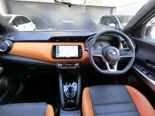 キックス １．２　Ｘ　ツートーン　インテリアエディション　（ｅ－ＰＯＷＥＲ）　純正９インチナビ・プロパイロット・アラウ　エマージェンシーＢ　アラウンドモニター　ワンオーナ　エアコン　スマートキー　記録簿　ＥＴＣ　サイドエアバック　ＡＷ　キーレス　ＡＢＳ　パワーウィンドウ　アダプティブクルコン　車線逸脱警報装置（4枚目）