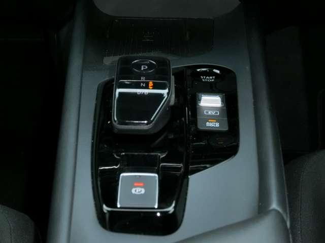 ノート １．２　Ｘ　純正９インチナビ・アラウンドビューモニタ　衝突被害軽減ブレ－キ　全方位カメラ　レーンアシスト　ワンオーナー　整備記録簿　ワンセグＴＶ　ＴＶナビ　サイドカーテンエアバック　メモリーナビ　パワーウィンドウ　オートエアコン　キーレス　ＡＢＳ（11枚目）