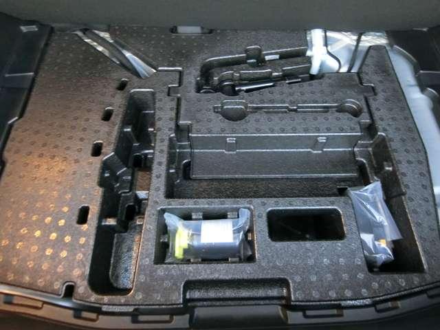 ノート １．２　Ｘ　純正９インチナビ・アラウンドビューモニタ　衝突被害軽減ブレ－キ　全方位カメラ　レーンアシスト　ワンオーナー　整備記録簿　ワンセグＴＶ　ＴＶナビ　サイドカーテンエアバック　メモリーナビ　パワーウィンドウ　オートエアコン　キーレス　ＡＢＳ（19枚目）