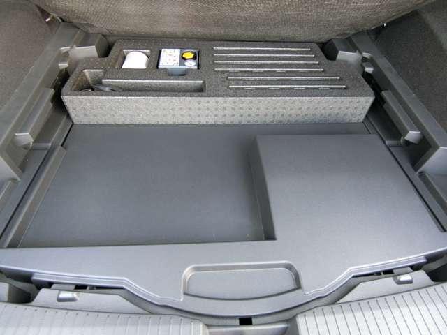 �p���N�C���L�b�g�̓��Q�b�W�̉��Ɏ��[����Ă��܂��B�W���b�L�̓I�v�V�����ł��B