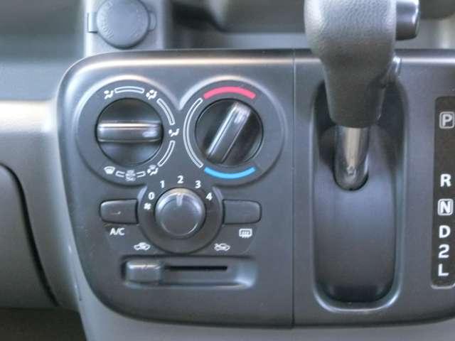 ＮＶ１００クリッパーバン ６６０　ＧＸ　ハイルーフ　アルミホイール　キーレスエントリーキー　パワーウィンドー　助手席エアバック　エアコン　ワンオーナー　運転席エアバック　記録簿有　パワステ　ＡＢＳ（6枚目）