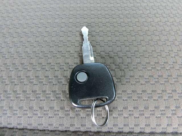 ＮＶ１００クリッパーバン ６６０　ＧＸ　ハイルーフ　アルミホイール　キーレスエントリーキー　パワーウィンドー　助手席エアバック　エアコン　ワンオーナー　運転席エアバック　記録簿有　パワステ　ＡＢＳ（9枚目）