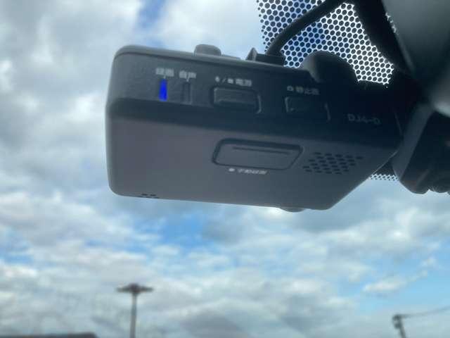 キックス １．２　Ｘ　ツートーン　インテリアエディション　（ｅ－ＰＯＷＥＲ）　カーナビ　ワンオーナ　エアコン　記録簿　メモリーナビ　サイドエアバック　ＡＷ　キーレス　ＡＢＳ　パワーウィンドウ（10枚目）