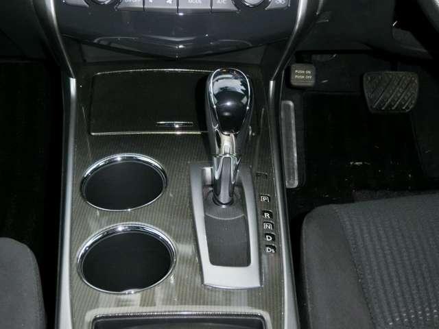 ティアナ ２．５　ＸＬ　ナビＡＶＭパッケージ　アラウンドビュー　サイドエアバッグ　ワンセグＴＶ　バックモニター　ＥＴＣ　盗難防止システム　メモリ－ナビ　エアバッグ　ナビ＆ＴＶ　ＡＢＳ　アルミホイール　フルオートエアコン　サイドモニター　クルーズＣ（9枚目）