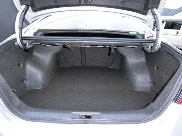 ティアナ ２．５　ＸＬ　ナビＡＶＭパッケージ　アラウンドビュー　サイドエアバッグ　ワンセグＴＶ　バックモニター　ＥＴＣ　盗難防止システム　メモリ－ナビ　エアバッグ　ナビ＆ＴＶ　ＡＢＳ　アルミホイール　フルオートエアコン　サイドモニター　クルーズＣ（16枚目）