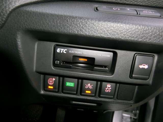 ティアナ ２．５　ＸＬ　ナビＡＶＭパッケージ　アラウンドビュー　サイドエアバッグ　ワンセグＴＶ　バックモニター　ＥＴＣ　盗難防止システム　メモリ－ナビ　エアバッグ　ナビ＆ＴＶ　ＡＢＳ　アルミホイール　フルオートエアコン　サイドモニター　クルーズＣ（19枚目）