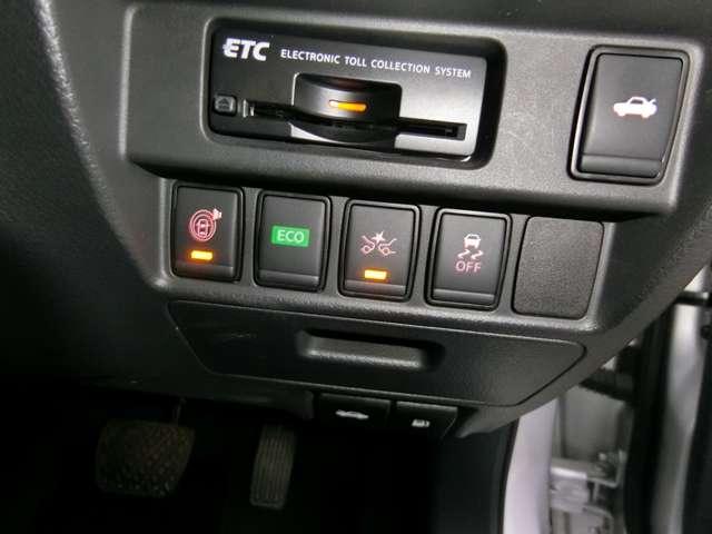 ティアナ ２．５　ＸＬ　ナビＡＶＭパッケージ　アラウンドビュー　サイドエアバッグ　ワンセグＴＶ　バックモニター　ＥＴＣ　盗難防止システム　メモリ－ナビ　エアバッグ　ナビ＆ＴＶ　ＡＢＳ　アルミホイール　フルオートエアコン　サイドモニター　クルーズＣ（20枚目）