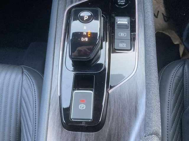 オーラ １．２　Ｇ　レザーエディション　純正９インチナビ・プロパイロット　ワンオーナ　追突防止　クルコン　車線逸脱警報装置　ＬＥＤ　盗難防止　記録簿　バックモニター　ＥＴＣ　メモリーナビゲーション　ＡＷ　キーレスエントリー　オートエアコン　ＡＢＳ　パワーウィンドウ　ＩＳＳ（8枚目）