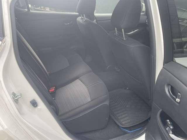 ���㕔���ȁ���Ȃ���l�̕��ł�����������X�y�[�X���m�ہB�������[���V�[�g�̃N�b�V�������_�炩�������O�h���C�u�̔�J���y�����Ă���܂��B