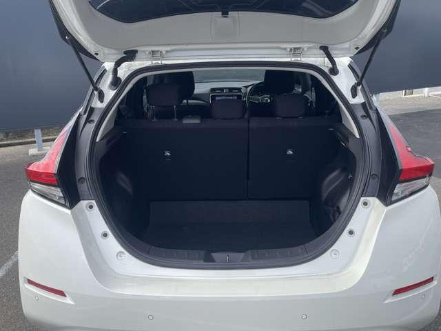 ���Q�b�W�{�[�h�t���Ȃ̂ŁA�㉺��i�ɕ����Ď��[���邱�Ƃ��\�ł��B