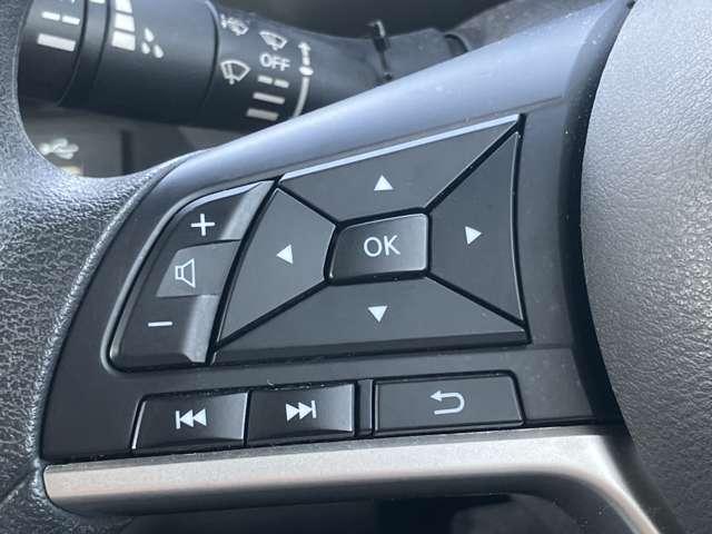 �n���h�������ɁA�X�e�A�����O�X�C�b�`�����Ă���A�I�[�f�B�I�����R���g���[���ł��܂��B