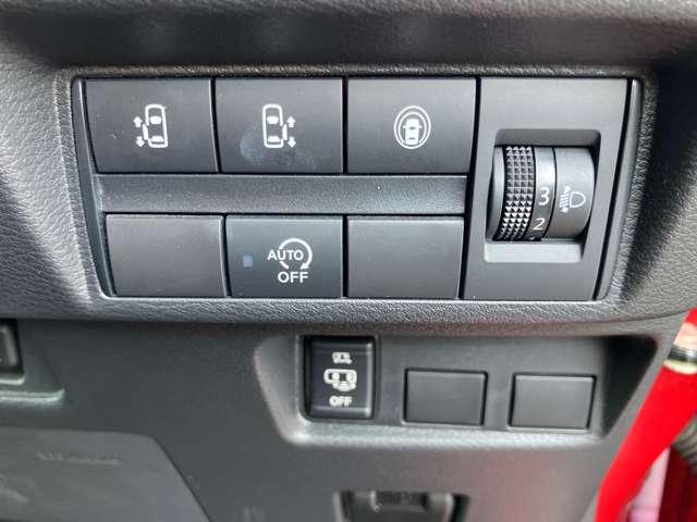 ���E�I�[�g�X���C�h�h�A�̃X�C�b�`�B�A�C�h�����O�X�g�b�v�̃L�����Z���X�C�b�`�ł��B