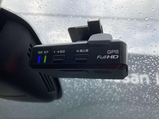 セレナ ２．０　ハイウェイスター　Ｖセレクション　純正メモリーナビ・アラウンドビューモニタ　全周カメラ　Ｉ－ＳＴＯＰ　サイドカメラ　両側ＡＳＤ　Ａクルーズ　車線逸脱　ＬＥＤヘッドライト　バックカメラ　ドライブレコーダー　キーレス　オートエアコン　パワーウインドウ　エアバッグ　アルミ　ＡＢＳ（8枚目）