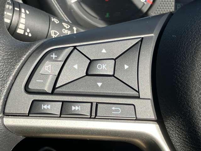 �n���h�������ɁA�X�e�A�����O�X�C�b�`�����Ă���A�I�[�f�B�I�����R���g���[���ł��܂��B