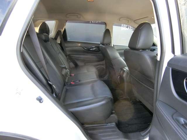 ���㕔���ȁ���Ȃ���l�̕��ł�����������X�y�[�X���m�ہB�������[���V�[�g�̃N�b�V�������_�炩�������O�h���C�u�̔�J���y�����Ă���܂��B