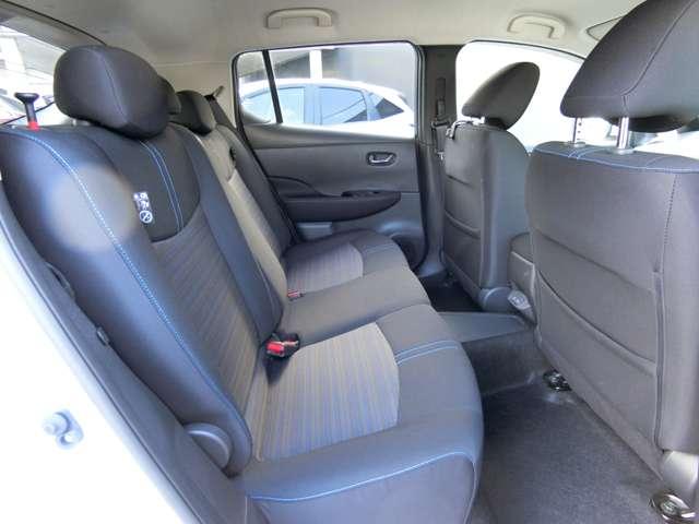 ���㕔���ȁ���Ȃ���l�̕��ł�����������X�y�[�X���m�ہB�������[���V�[�g�̃N�b�V�������_�炩�������O�h���C�u�̔�J���y�����Ă���܂��B