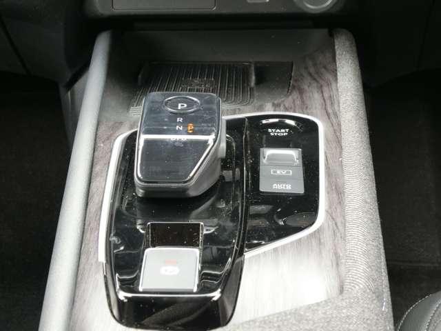 オーラ １．２　Ｇ　レザーエディション　純正ナビ・アラウンドビューモニター・プロ　シートヒータ　スマ－トキ－　整備記録簿　ＡＨＢ　ＬＥＤライト　ナビ＆ＴＶ　追従式クルーズコントロール　レーンキープ　アルミホイール　エアバッグ　エアコン（10枚目）