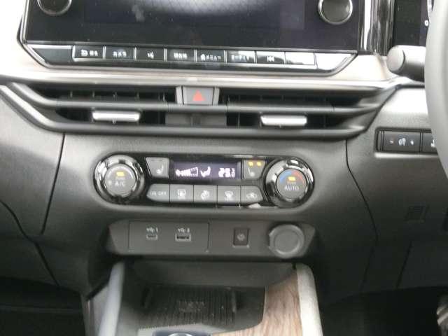 オーラ １．２　Ｇ　純正ナビ・アラウンドビューモニター・プロ　革シート　フルセグテレビ　前席シートヒーター　ＥＴＣ車載器　アルミ　ＬＤＷ　ＬＥＤライト　バックモニター　エアバッグ　記録簿　メモリーナビ　パワーステアリング（10枚目）