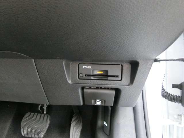 オーラ １．２　Ｇ　純正ナビ・アラウンドビューモニター・プロ　革シート　フルセグテレビ　前席シートヒーター　ＥＴＣ車載器　アルミ　ＬＤＷ　ＬＥＤライト　バックモニター　エアバッグ　記録簿　メモリーナビ　パワーステアリング（24枚目）