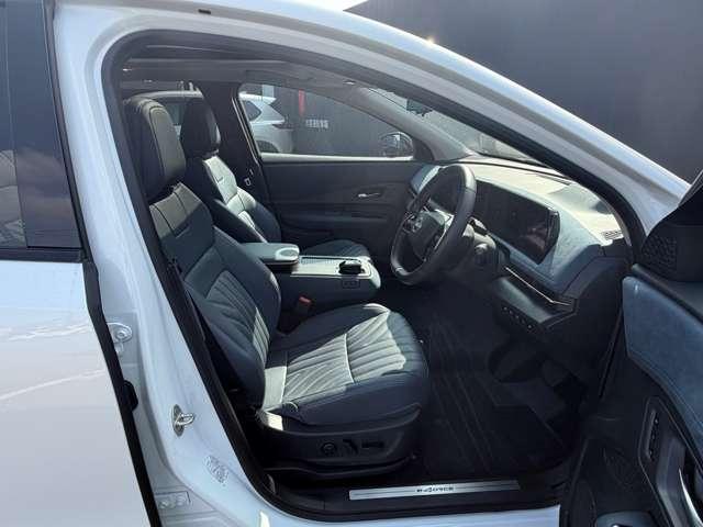 アリア Ｂ６　ｅ－４ＯＲＣＥ　４ＷＤ　サンルーフ・プロパイロット・メーカーナビ　パワーバックドア　フルセグＴＶ　アラウンドビュー　オートハイビーム　寒冷地　禁煙車　ＥＴＣ　エマブレ　スマートキー　フルオートエアコン　４ＷＤ　シ－トヒ－タ－（28枚目）