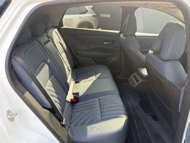 アリア Ｂ６　ｅ－４ＯＲＣＥ　４ＷＤ　サンルーフ・プロパイロット・メーカーナビ　パワーバックドア　フルセグＴＶ　アラウンドビュー　オートハイビーム　寒冷地　禁煙車　ＥＴＣ　エマブレ　スマートキー　フルオートエアコン　４ＷＤ　シ－トヒ－タ－（50枚目）