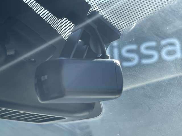 デイズ 660 X アイドリングストップ付き 地デジフルセグ エマ-ジェンシ-ブレ-キ インテリキ- 運転席エアバッグ バックモニタ サイドエアバック 車線逸脱警報 イモビライザー Dレコ オートエアコン 記録簿 PS(9枚目)