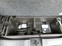 パンク修理キットはラゲッジの下に収納されています。ジャッキはオプションです。