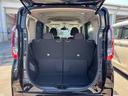 後部座席に座れる状態でも荷室はこれだけの広さがあるのでお出かけやお買い物にも重宝します。ついつい買い物しすぎても安心ですね♪