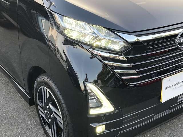 デイズ ６６０　ハイウェイスターＸ　プロパイロット　エディション　当社社用車ＵＰ　メモリーナビ　アラウンドビ　スマートキー＆プッシュスタート　禁煙　ＬＥＤヘッド　レーダークルーズ　ワンオ－ナ－　アイドリングストップ　ＬＫＡＳ　パワーステアリング　点検記録簿　オートエアコン　Ｂカメラ　ワンセグ　パワーウィンド（10枚目）