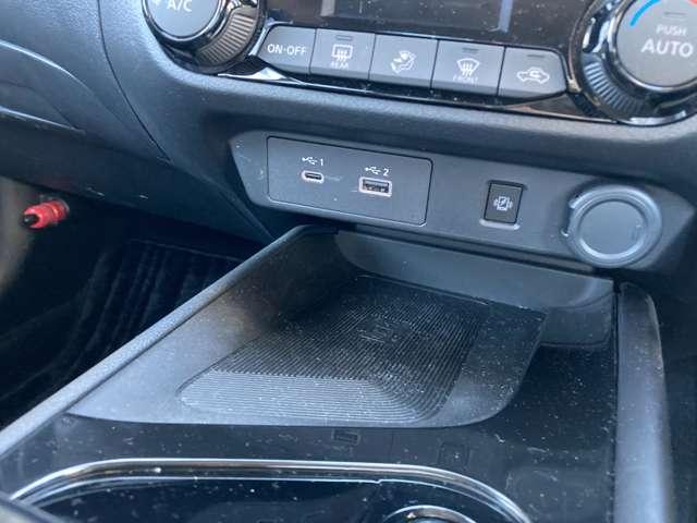 ノート Ｘ　日産コネクトナビドラレコＥＴＣスマートルームミラー　リアカメラ　衝突被害軽減ブレ－キ　全方位カメラ　ＥＴＣ付　アルミ　ＬＥＤヘッドライト　レーンアシスト　インテリジェントキー　ワンオーナー　整備記録簿　盗難防止システム　ワンセグＴＶ　ＴＶナビ　キーレス（10枚目）