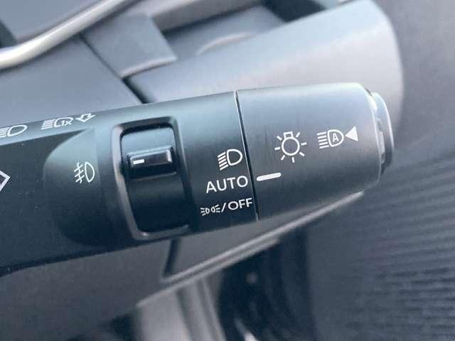 オーラ 1.2 G レザーエディション 当社社用車UP メーカーナビ アラウンドビ ワンオーナ 追突防止 レーダークルーズ 本革 車線逸脱警報装置 禁煙車 LED 盗難防止 記録簿 バックモニター ETC インテリジェントキー メモリーナビゲーション AW キーレスエントリー ABS(8枚目)