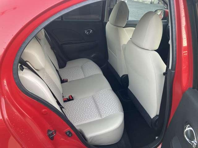 ◆後部座席◆後席も大人の方でもゆったり乗れるスペースを確保。足元も深くシートのクッションも柔らかくロングドライブの疲労を軽減してくれます。