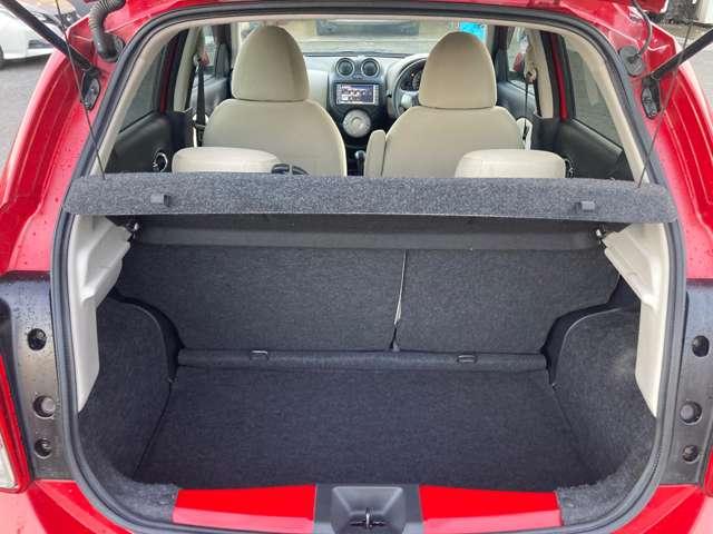 ラゲッジルームです。開口も大きく荷物も積載しやすいです。